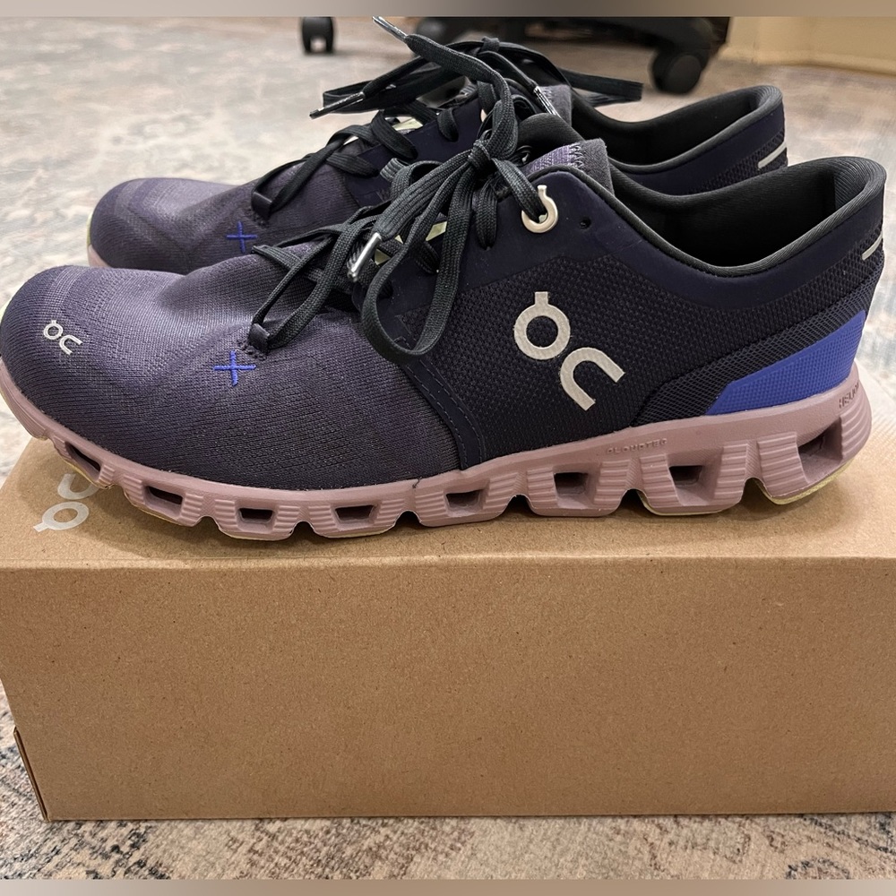 On Clouds size 8